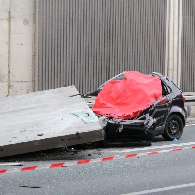 Autofahrerin von Betonplatte erschlagen - Fehlkonstruktion laut Behörde 