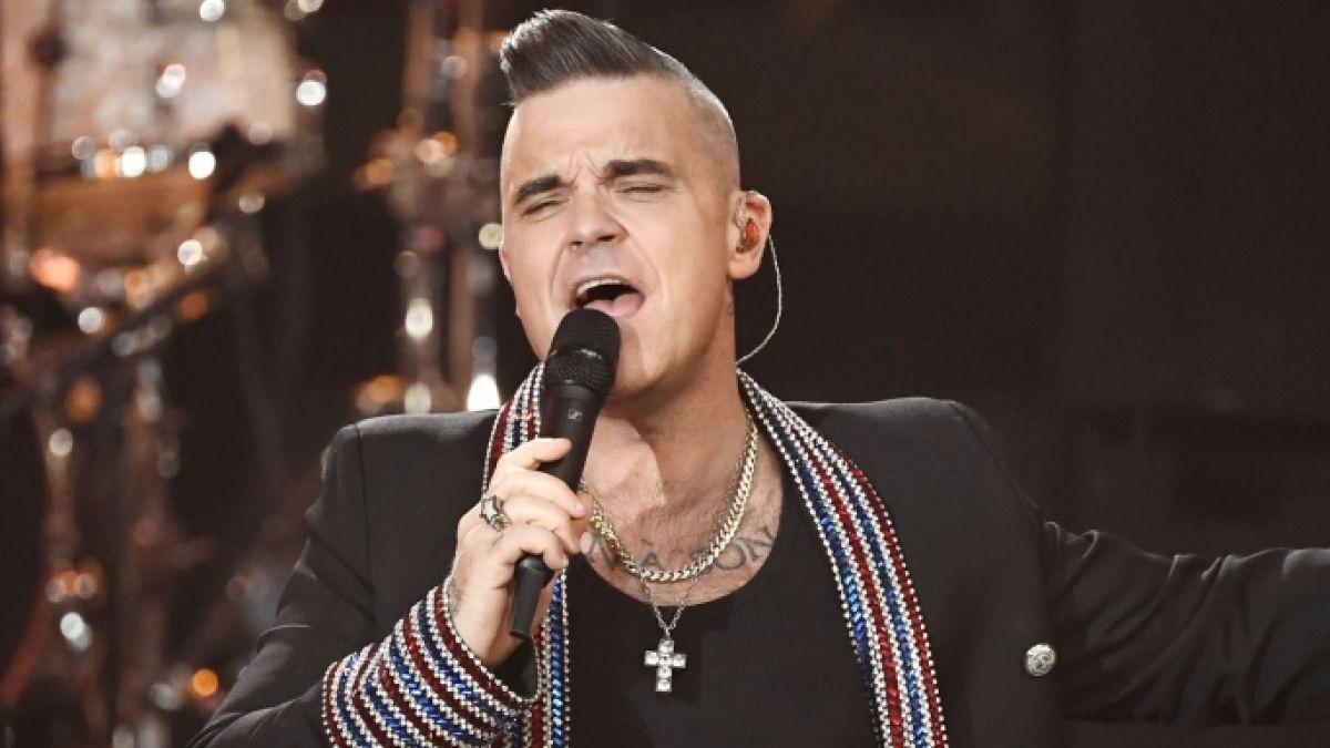 Laut einem Augenzeugen soll Robbie Williams von Alien entführt und als Soldat angestellt worden sein. (Foto)