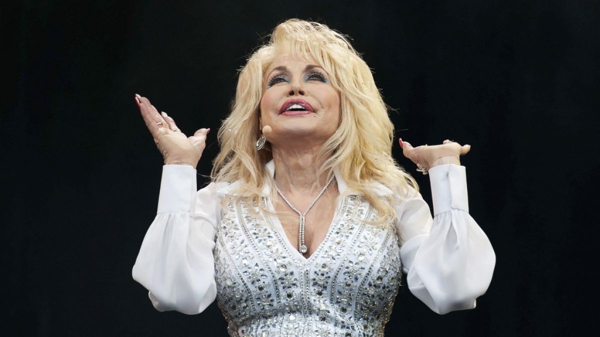 Dolly Parton ziert mit 75 wohl wieder den "Playboy". (Foto)