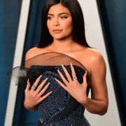 Kylie Jenners Tanga-Kracher in Rot sorgte bei Instagram für mächtig Aufsehen. Kylie Jenners Tanga-Kracher in Rot sorgte bei Instagram für mächtig Aufsehen.
