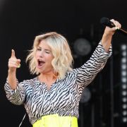Beatrice Egli ist schon in Weihnachtsstimmung. Beatrice Egli ist schon in Weihnachtsstimmung.