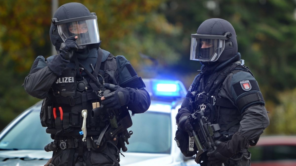 Bei Schüssen in Nürnberg sind zwei Menschen zu Tode gekommen. Das SEK ist im Einsatz. (Foto)
