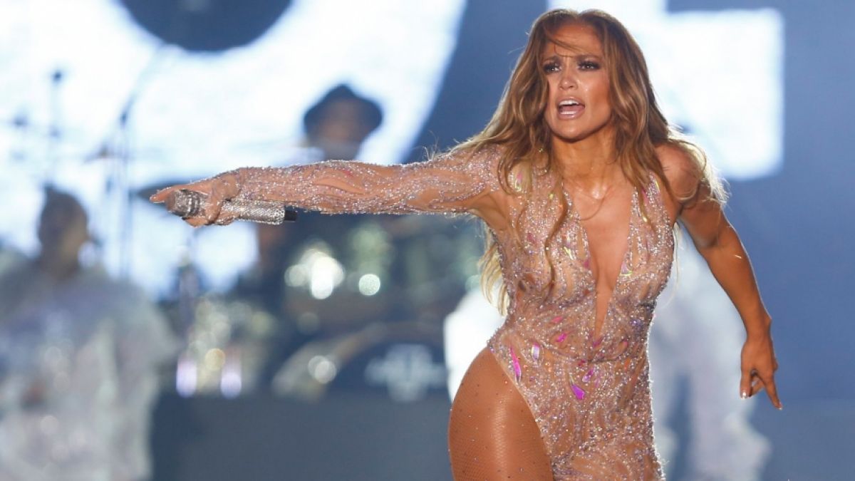 Jennifer Lopez ließ bei den AMAs 2020 tief blicken. (Foto)