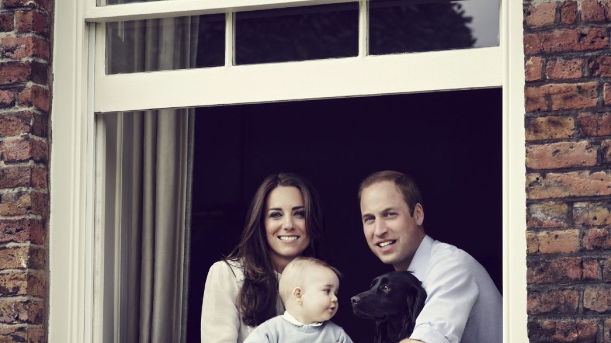 Prinz William, Herzogin Kate, Prinz George und Cocker Spaniel Lupo. (Foto)