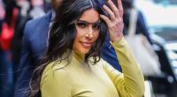 Kim Kardashian macht im Flash-Look die Fans verrückt.