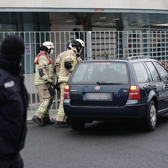 Fahrer nach Auto-Attacke vor Kanzleramt entlassen - Ermittlungen Fahrer nach Auto-Attacke vor Kanzleramt entlassen - Ermittlungen (Foto)