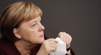 Angela Merkel wird für ihre lockeren Corona-Regeln kritisiert.