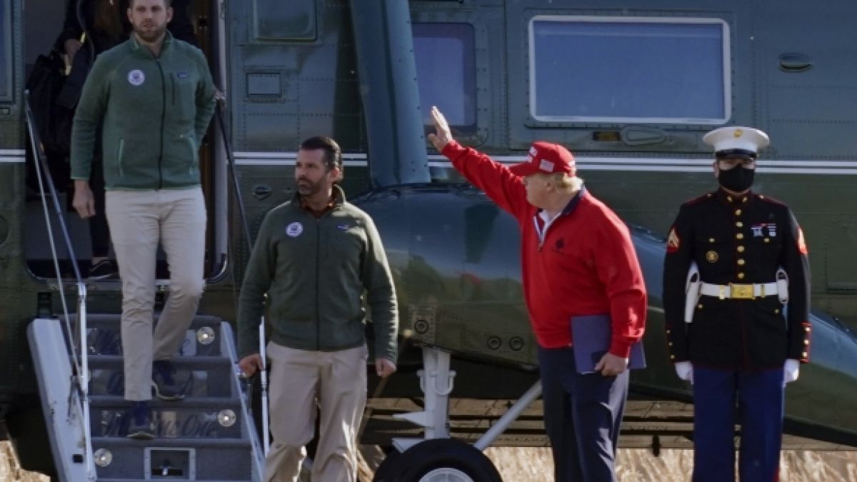 Familie Trump fliegt nach der Niederlage wieder einmal zum Golf. (Foto)