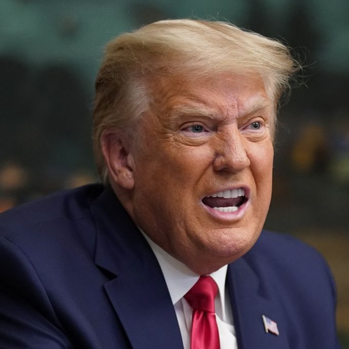 Trump-Fan stinksauer! US-Präsident soll 2,5 Millionen zurückzahlen