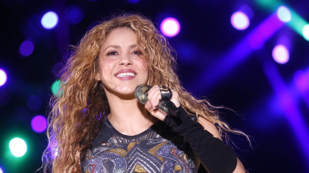 Shakira heizt ihren Fans mit einem heißen Auftritt ein. (Foto)