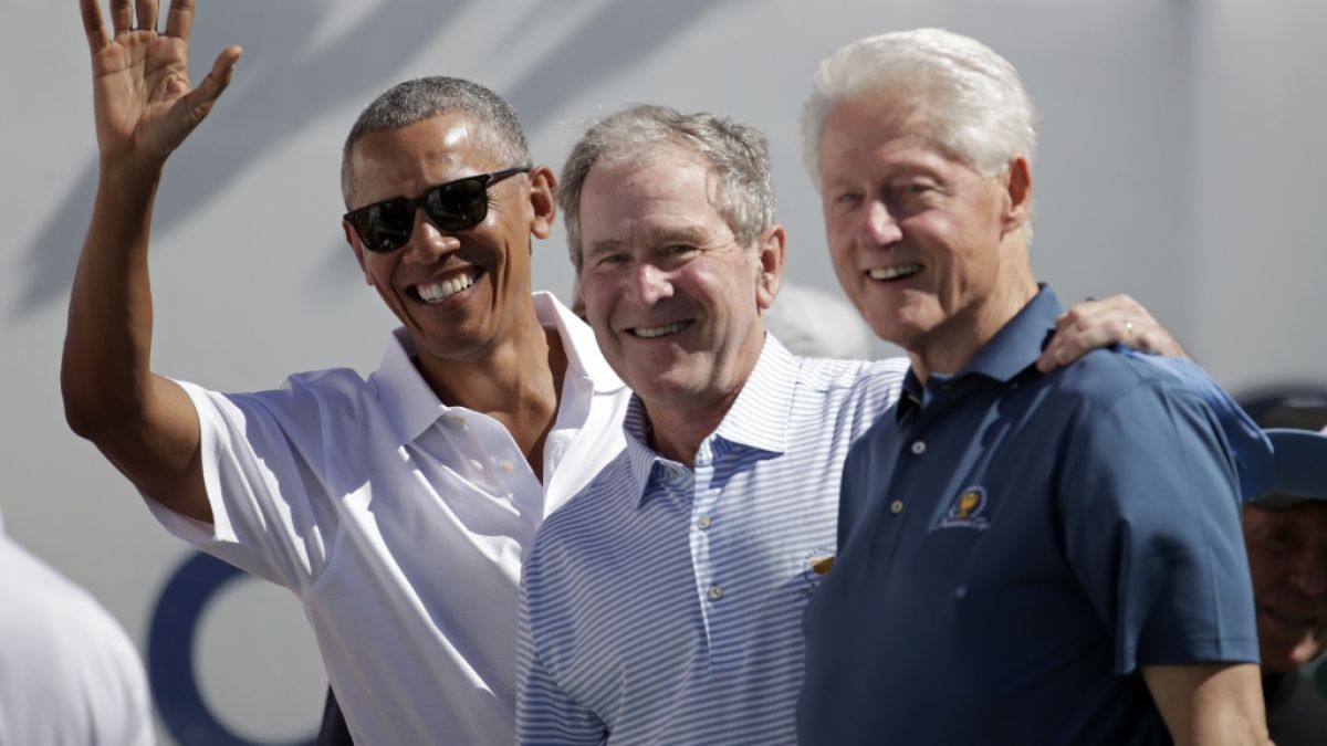 Die ehemaligen US-Präsidenten Barack Obama, George Bush und Bill Clinton wollen sich den Covid-19-Impfstoff vor laufender Kamera spritzen lassen. (Foto)