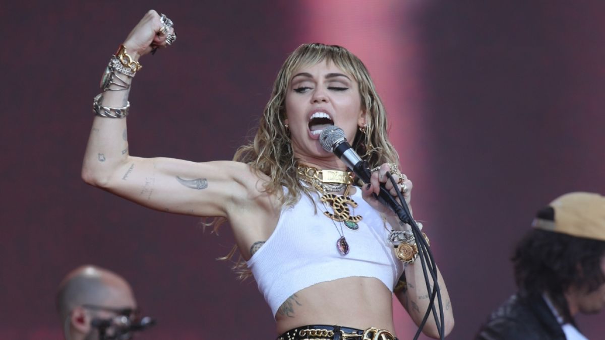 Sängerin Miley Cyrus feierte mit der Serie "Hannah Montana" erste Erfolge. Heutzutage ist sie internationale Chartstürmerin. (Foto)
