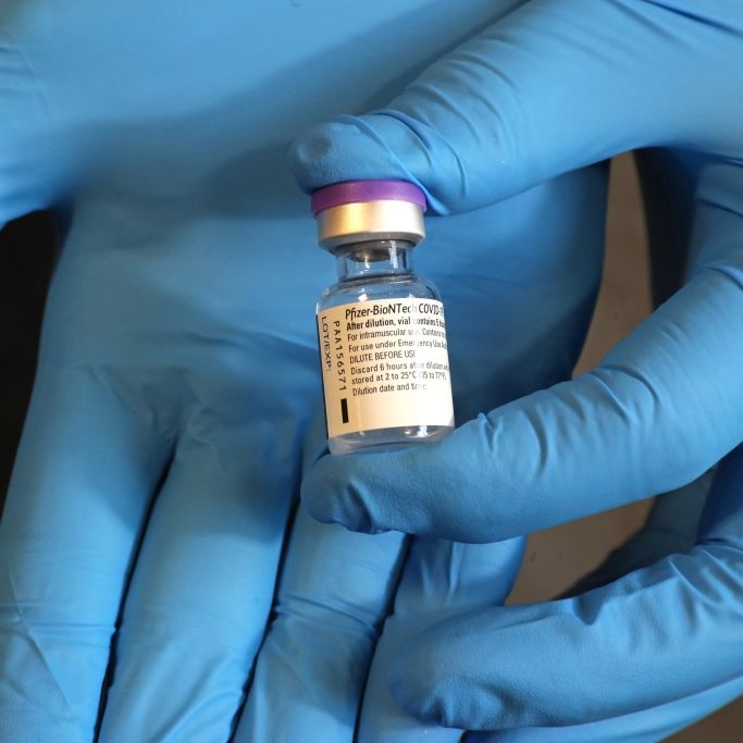 Impfstoff zugelassen! Wirkt das Vakzine auch gegen die Mutation? Impfstoff zugelassen! Wirkt das Vakzine auch gegen die Mutation? (Foto)