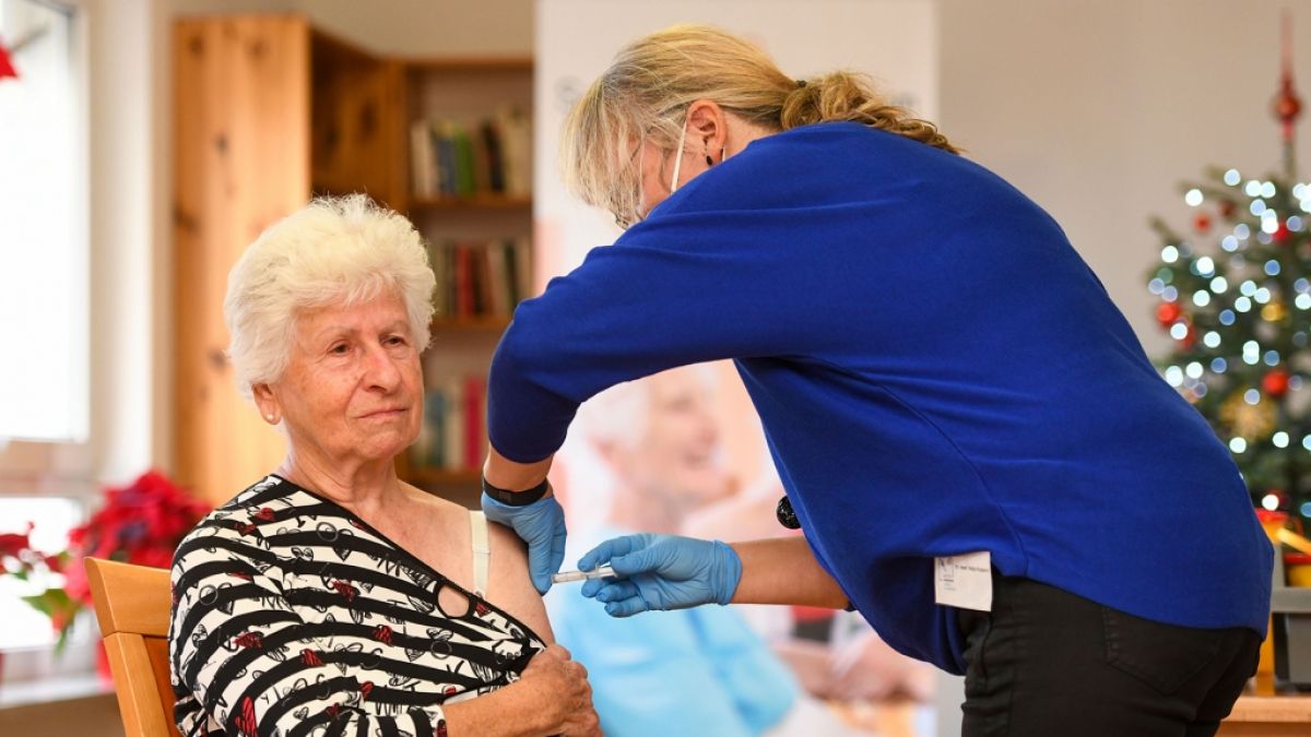 Die Impfungen gegen das Coronavirus sind in Deutschland haben begonnen. Für Geimpfte soll es keine Sonderrechte geben, heißt es aus der Politik. (Foto)