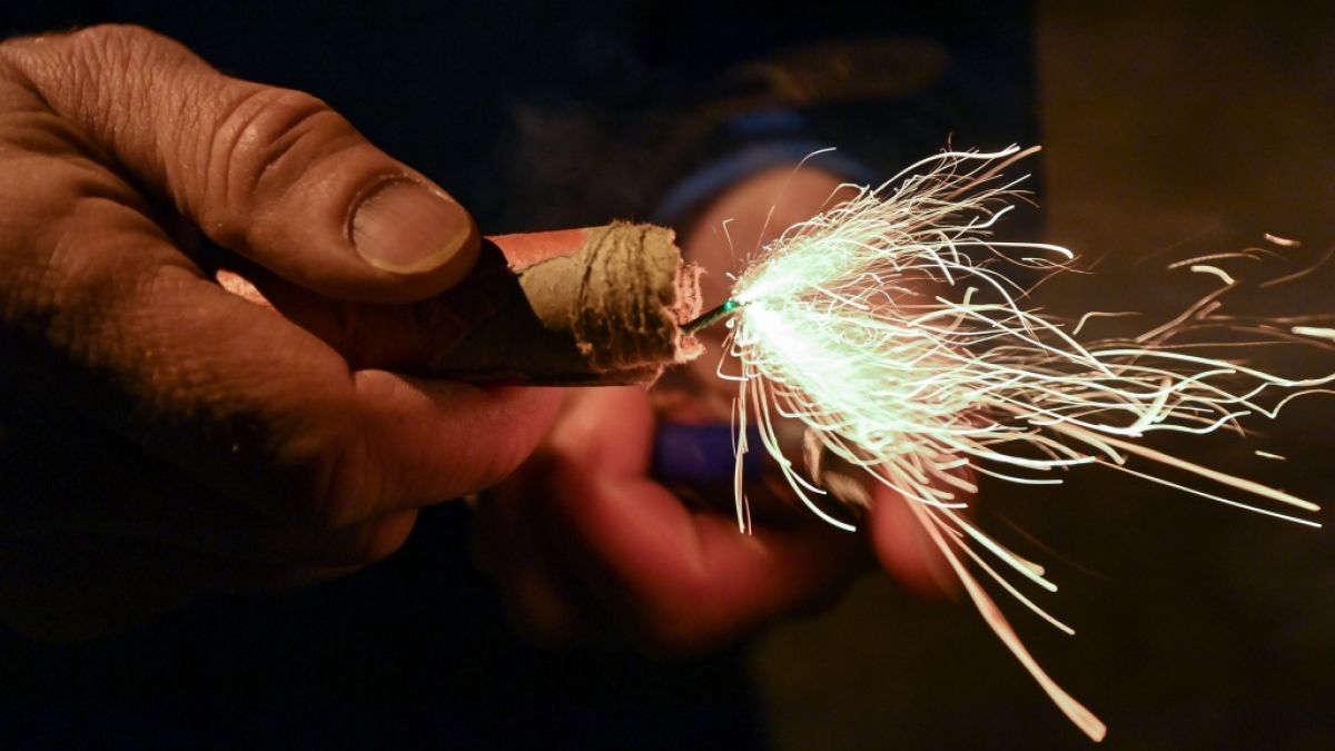 Trotz Böllerverbots sind in der Silvesternacht etliche Menschen durch Pyrotechnik verletzt worden (Symbolbild). (Foto)
