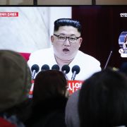 Der nordkoreanische Machthaber Kim Jong Un hat sich zu Beginn des Jahres 2021 in einem Neujahrsbrief an die Bevölkerung seines Landes gewandt. Der nordkoreanische Machthaber Kim Jong Un hat sich zu Beginn des Jahres 2021 in einem Neujahrsbrief an die Bevölkerung seines Landes gewandt.