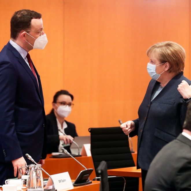 Angela Merkel gab 70 Millionen Corona-Impf-Dosen weg