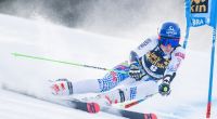 Beim Riesenslalom im Ski-alpin-Weltcup der Damen in Kranjska Gora legt sich Petra Vlhova (Slowakei) mächtig ins Zeug.