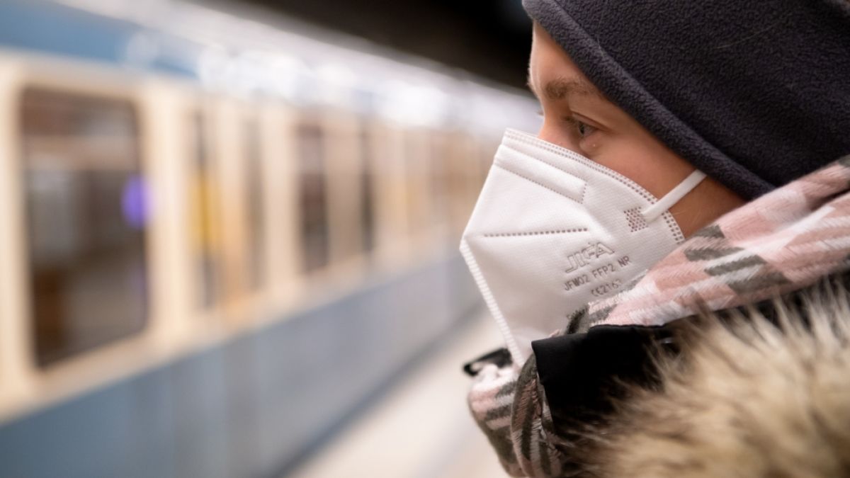 Wird das Tragen einer FFP2-Maske bei der Deutschen Bahn bald Pflicht? (Foto)