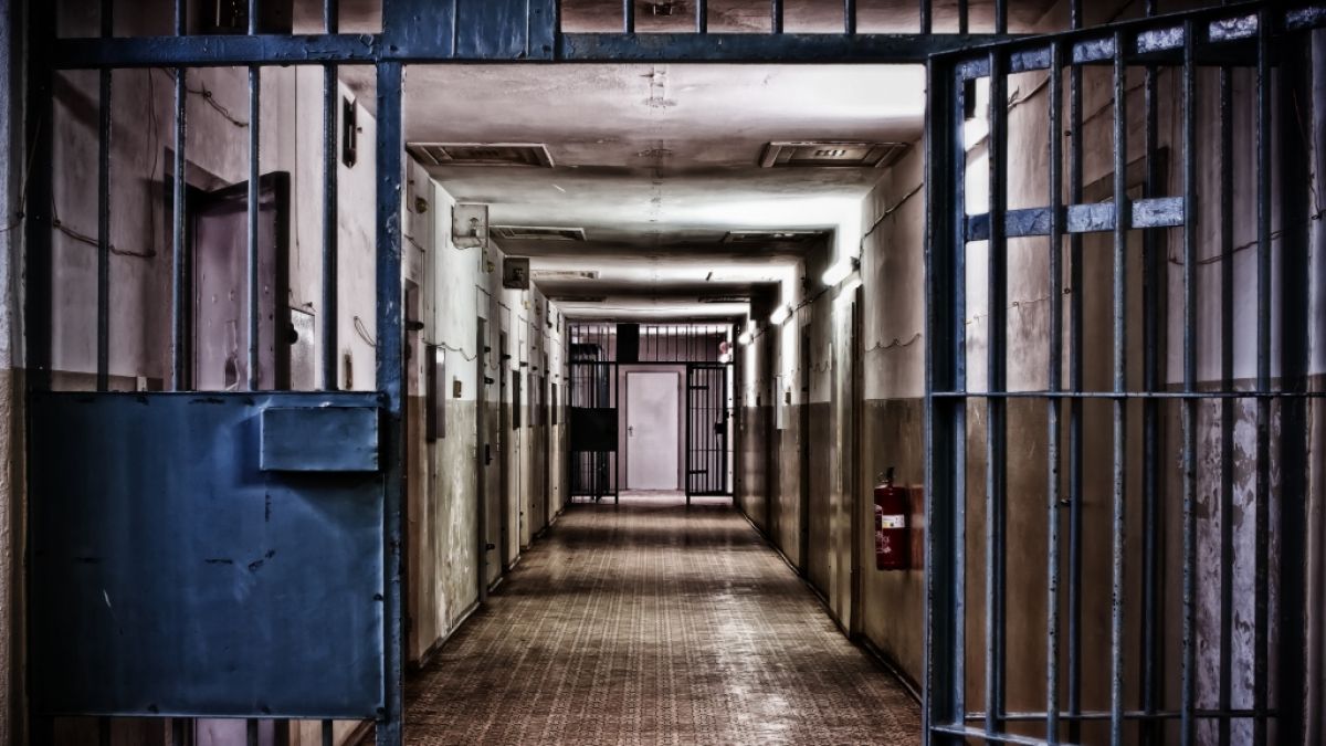 Durch die Gänge eines alten Gefängnisses soll der Geist des toten Schauspielers Leslie Grantham spuken. (Foto)