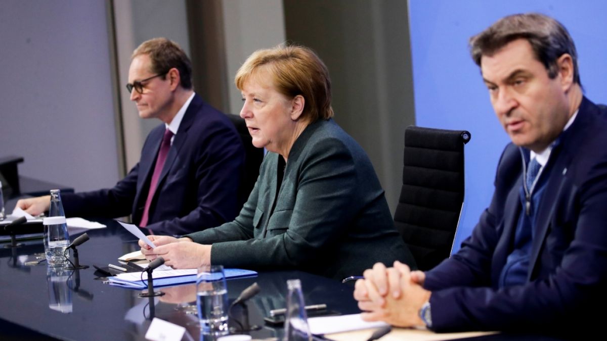 Bundeskanzlerin Angela Merkel (CDU), Berlins Regierender Bürgermeister Michael Müller (l, SPD) und der CSU-Vorsitzende Markus Söder während der Pressekonferenz im Bundeskanzleramt. (Foto)