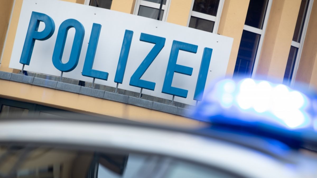 Die Polizei in Rheinland-Pfalz ermittelt nach dem Fund dreier Leichen in einem ausgebrannten Pkw in Bad Dürkheim (Symbolbild). (Foto)
