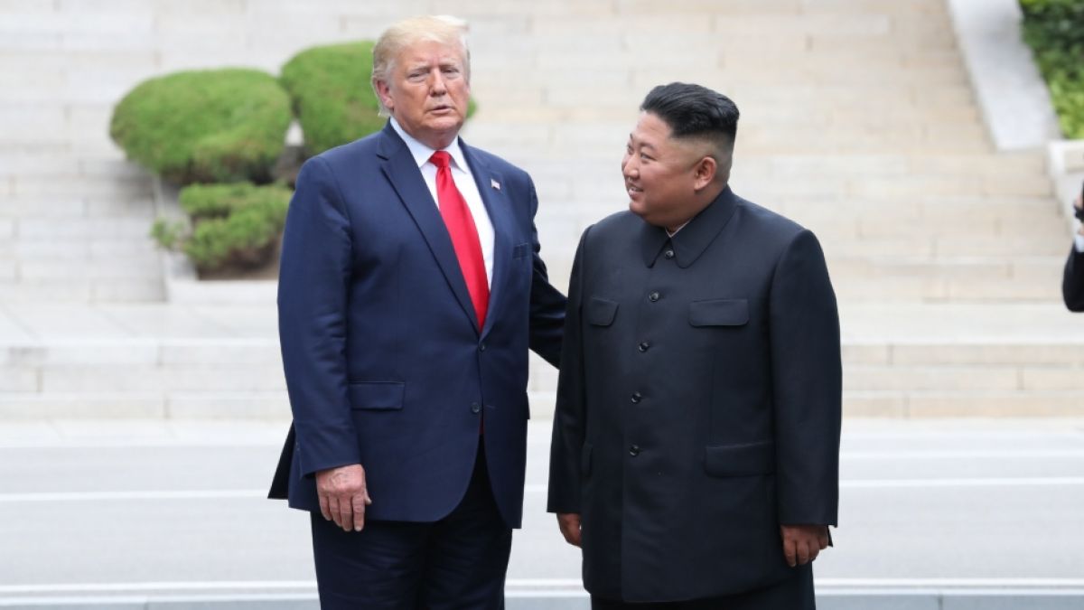 Eine wunderbare Freundschaft? So innig war das Verhältnis zwischen Donald Trump und Kim Jong-un. (Foto)