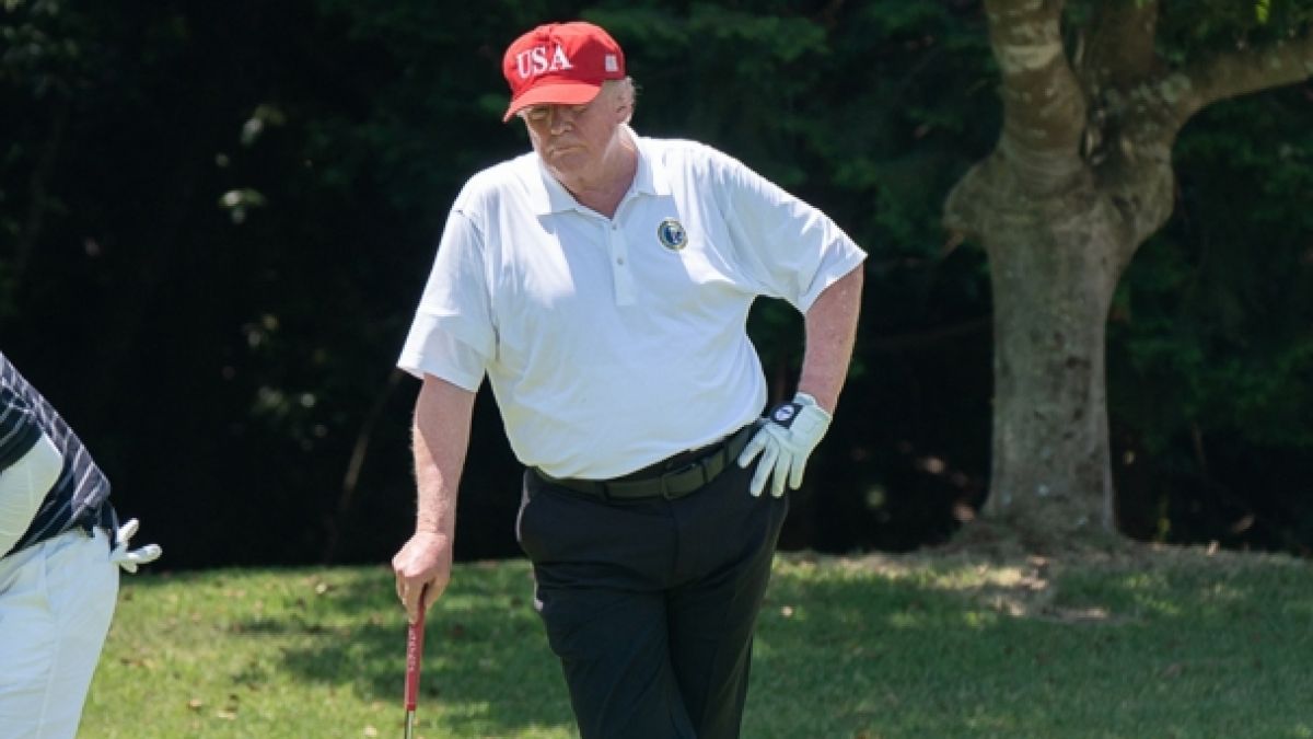 Steht der ehemalige US-Präsident Donald Trump bald ganz allein auf dem Golfplatz in Mar-a-Lago? (Foto)