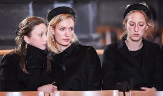 Prinzessin Maria Laura von Belgien (re.), hier bei der Trauerfeier für Fabiola von Belgien, wurde am 26. August 1988 als Maria Laura Zita Beatrix Gerhard geboren und ist nicht nur belgische Prinzessin, sondern auch Erzherzogin von Österreich-Este. (Foto)