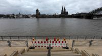 Der Rhein könnte am Wochenende wegen Tauwetters und Regens am Kölner Pegel die erste Hochwassermarke überschreiten.