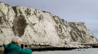 Nahe Dover ist ein gewaltiger Brocken der weißen Klippen ins Meer gestürzt.