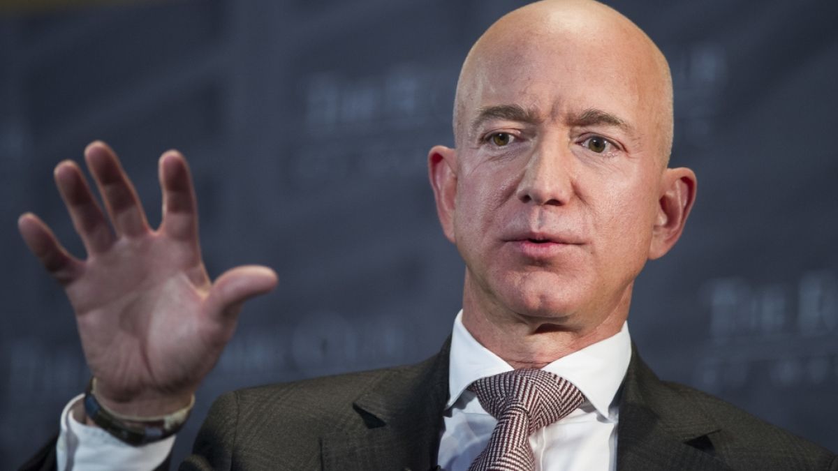 Gründer Jeff Bezos wird Amazon in anderer Funktion erhalten bleiben. (Foto)