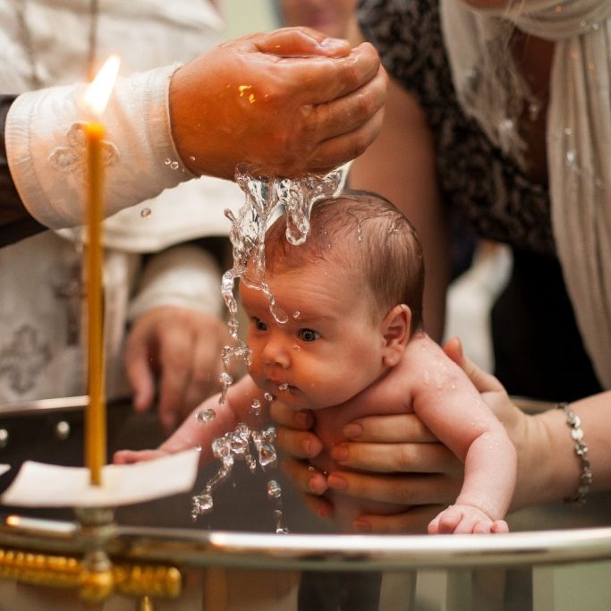 Wasser in Lunge! Säugling bei Taufe gestorben
