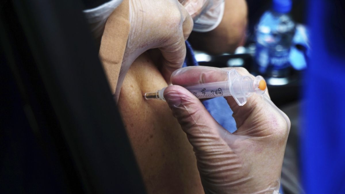 Während das Impf-Tempo in Deutschland noch ausbaufähig ist, wird andernorts bereits über Privilegien für Impfwillige diskutiert. (Foto)