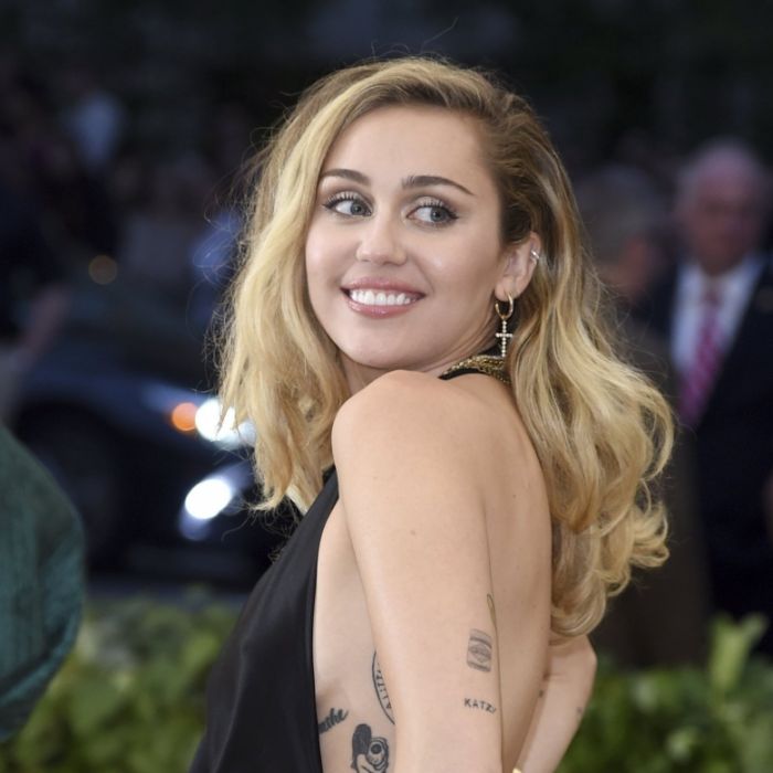 Nach sexy Super Bowl! Geili Miley geht mit Halbnackt-Hammer auf Männerfang