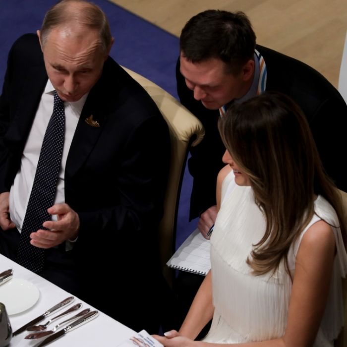 HIER tröstet Putin Melania nach der Trennung von Donald Trump