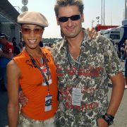 Hartmut Engler posierte 2003 auf dem Hockenheimring mit seiner damals neuen Freundin, der Schweizer Sängerin Nubya.