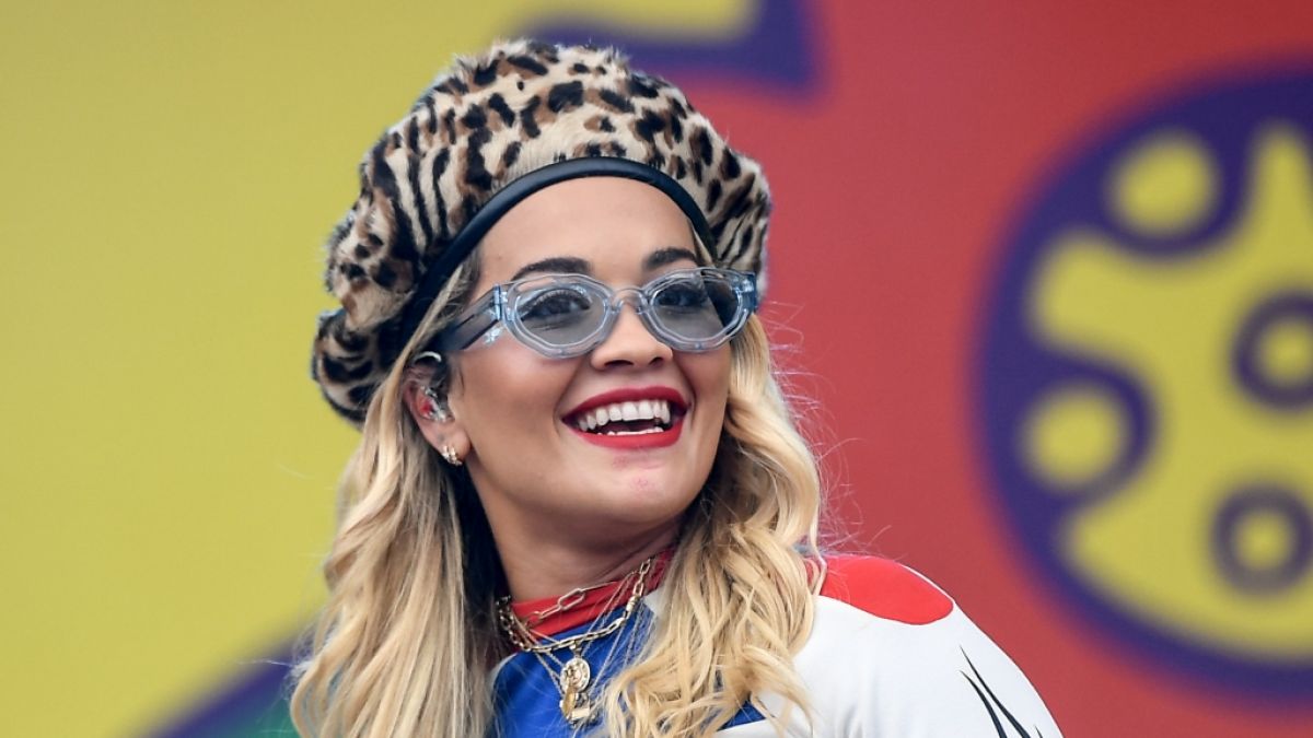 Rita Ora liefert ihren Fans im Netz einen regelrechten Hintern-Kracher. (Foto)