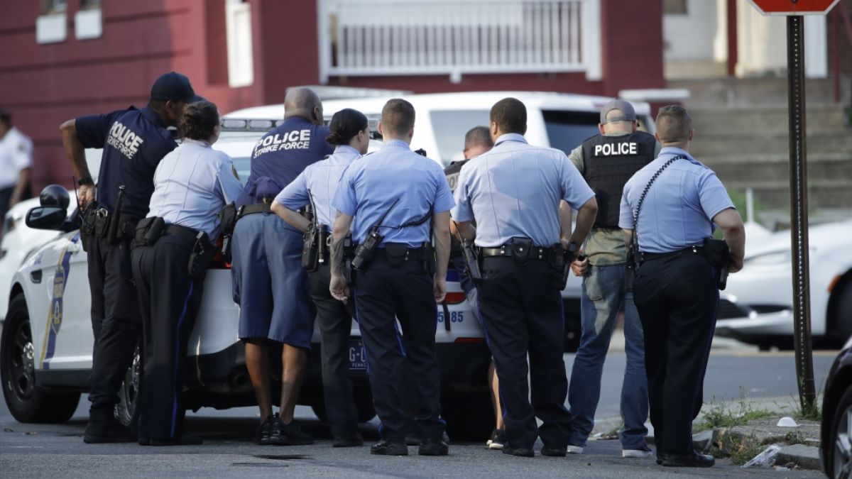 Die Polizei in Philadelphia konnte nach einer Schießerei mit acht Verletzten eine Festnahme vermelden (Symbolbild). (Foto)