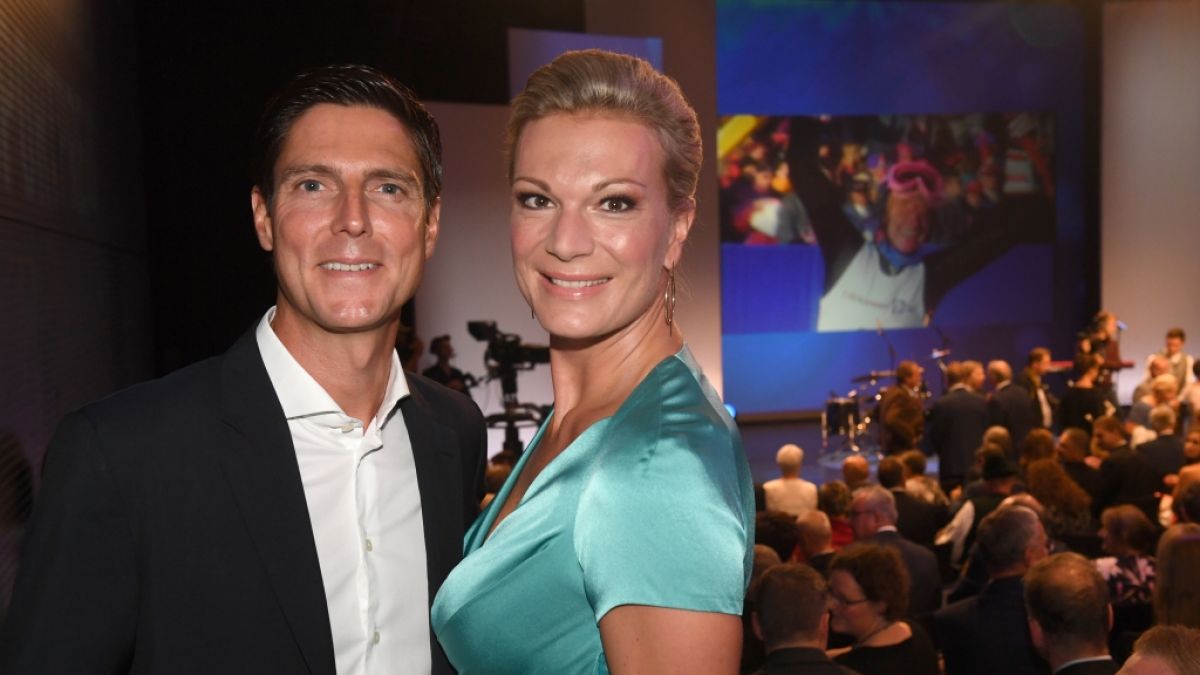 Ex-Skirennfahrerin Maria Höfl-Riesch gemeinsam mit ihrem Mann Marcus Höfl bei der Verleihung des Bayerischen Sportpreises 2018. (Foto)