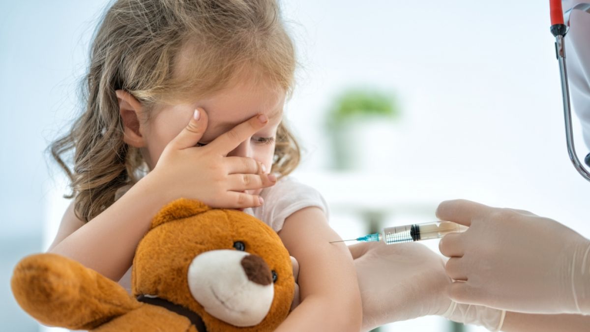 Ein Experte fordert, dass Kinder schneller gegen Covid-19 geimpft werden. (Symbolfoto) (Foto)