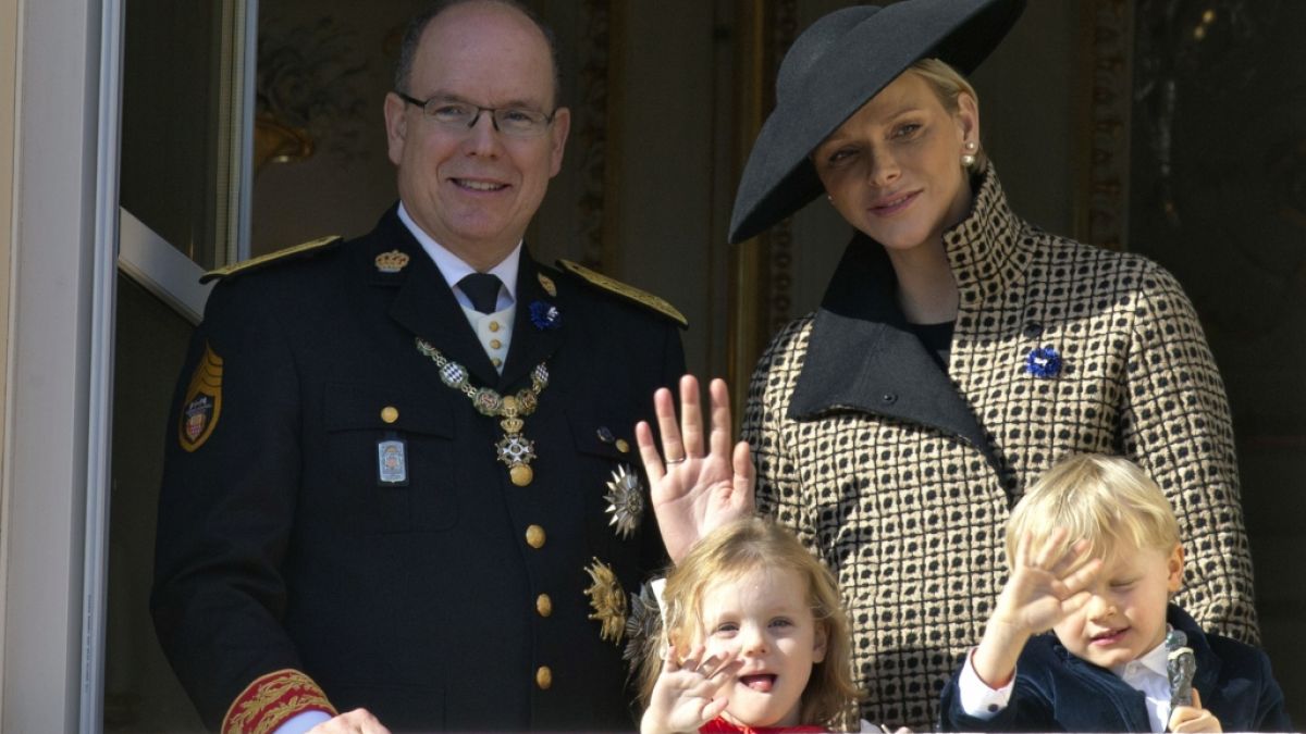 Fürst Albert, Fürstin Charlène, Prinzessin Gabriella und Prinz Jacques 2018 in Monaco. (Foto)