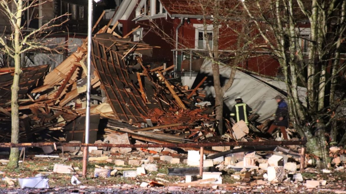 In Kaufbeuren wurde ein Vereinsheim bei einer Explosion komplett zerstört. (Foto)