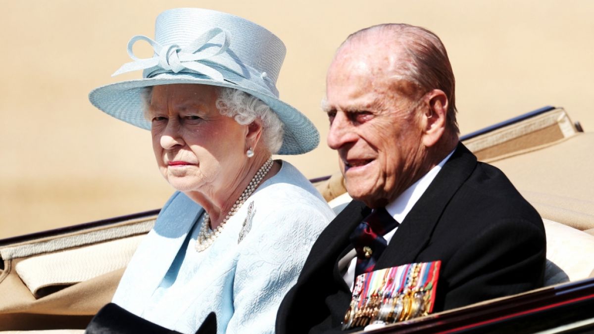 Wieso besucht Queen Elizabeth II. ihren kranken Mann Prinz Philip nicht in der Klinik? (Foto)