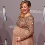 Die schwangere Jasmin Schwiers bei der Verleihung des Deutsches Fernsehpreises 2019.