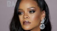 Rihanna posiert in Unterwäsche auf einer Picknickdecke - die Fans werden hungrig.