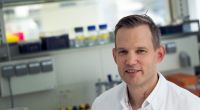 Professor Hendrik Streeck, Direktor des Institut für Virologie an der Uniklinik in Bonn, im März 2020 in einem Labor seines Institutes.