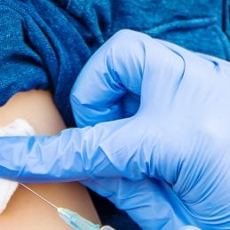 Schwere Gerinnungsstörung! Krankenschwester (49) stirbt nach Impfung