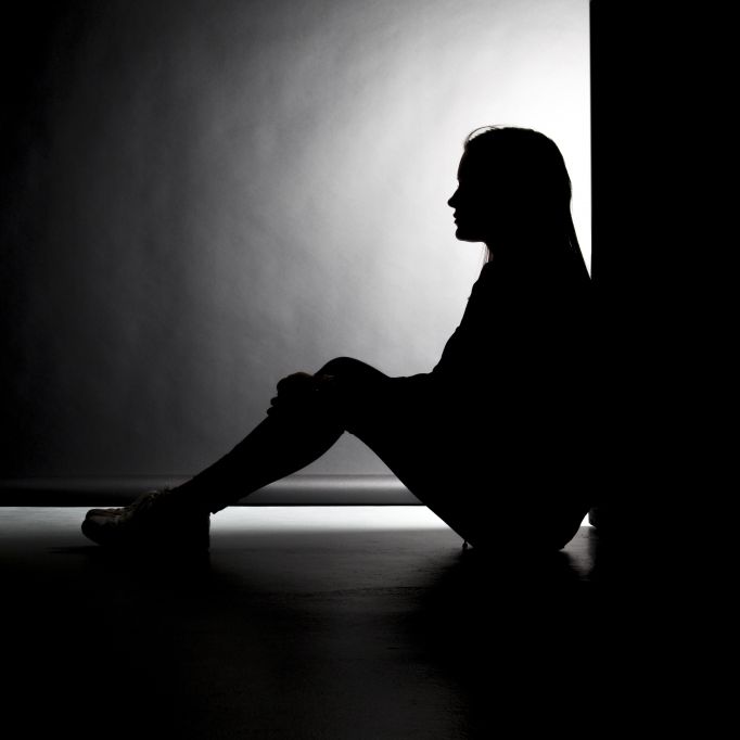 14-Jährige auf Landstraße missbraucht - Vergewaltiger auf der Flucht