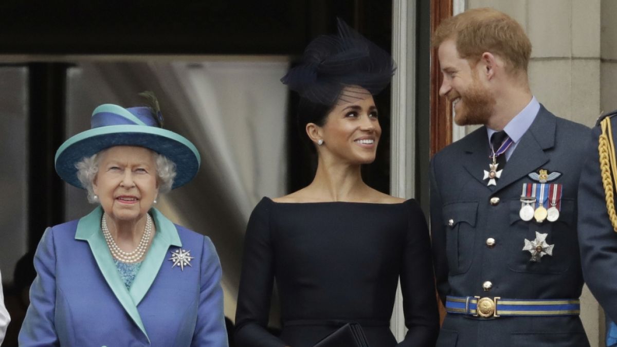 Nach dem Interview von Meghan Markle und Prinz Harry hat Queen Elizabeth II. ein Krisengespräch einberufen. (Foto)